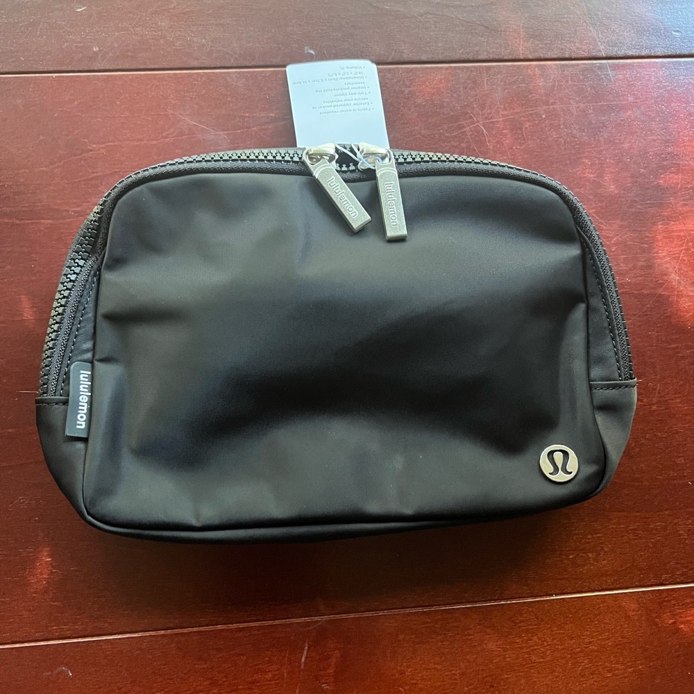 Lululemon everywhere large belt bag